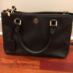 Tory Burch Robinson square bag. Great condition!